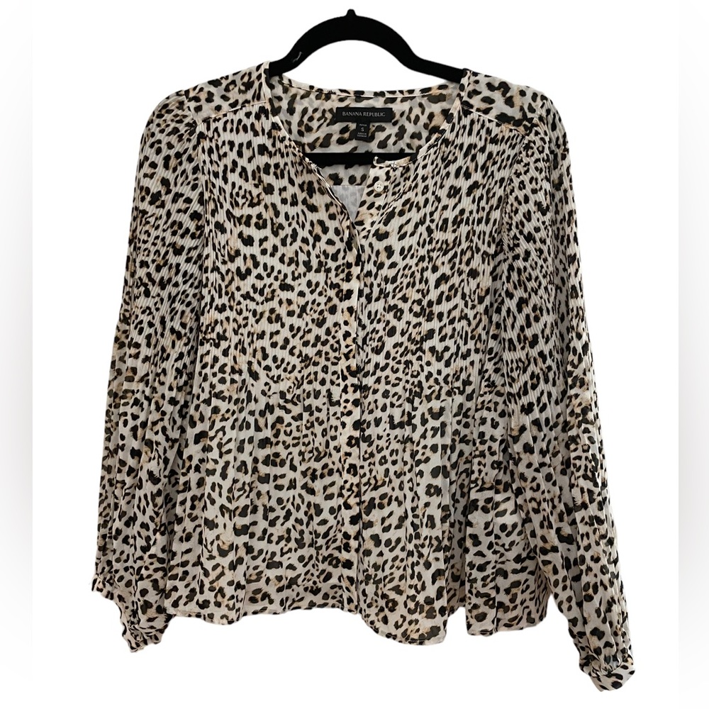 Banana Republic Pleated Leopard Print‎ blouse